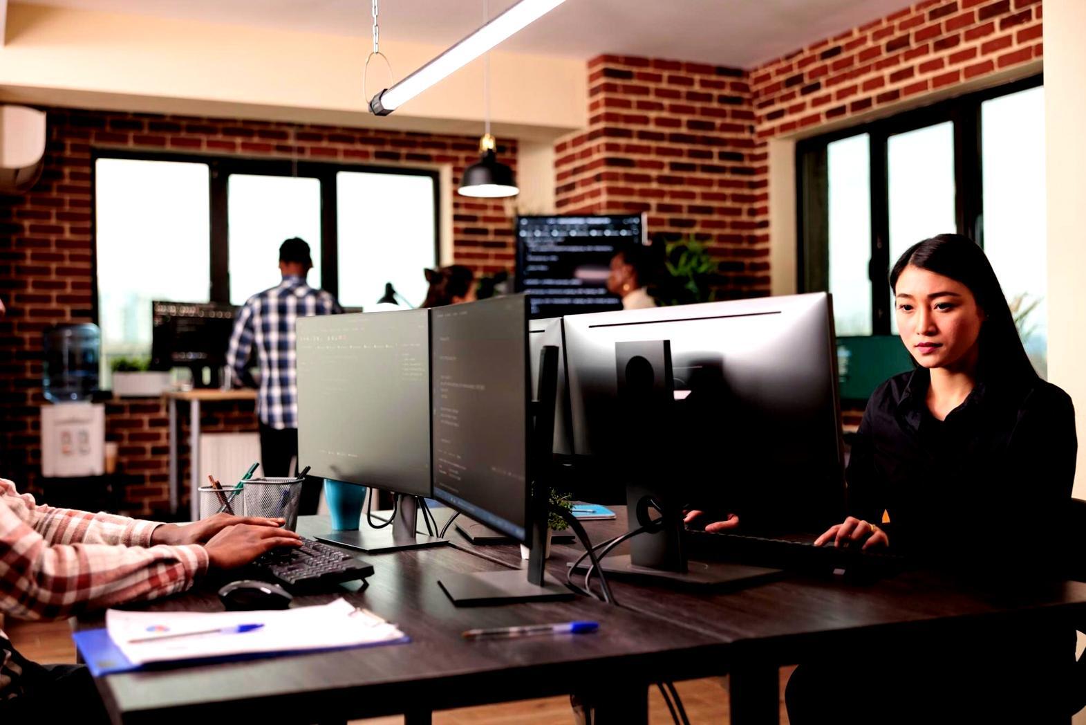 Moderne Robotik-Lernumgebung mit KI-gestützten Systemen